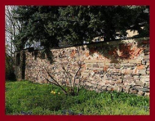 Alte Rittergut - Wehrmauer