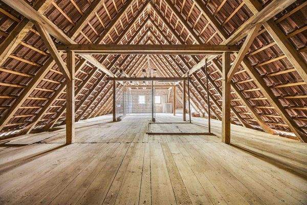 Dachgeschoss - Wohnung OG links