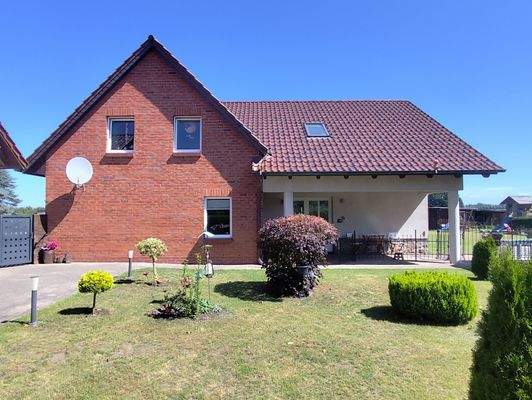 EFH 2 - Südseite mit Terrasse