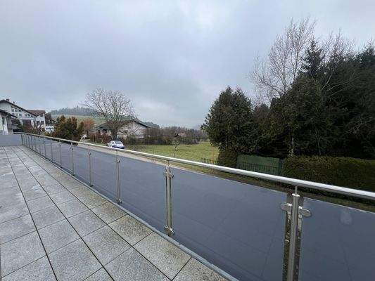 großzügiger Balkon (2)