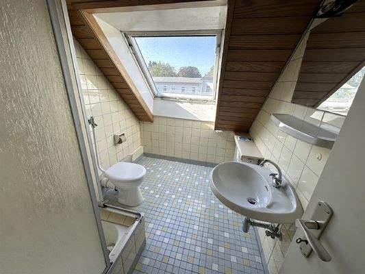 Tageslichtbad mit Dusche DG