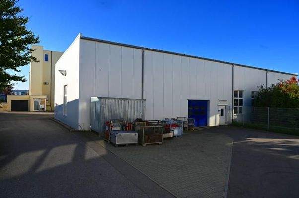Bürogebäude mit Halle 2