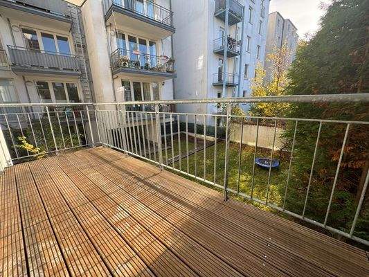 Balkon mit Blick Innenhof