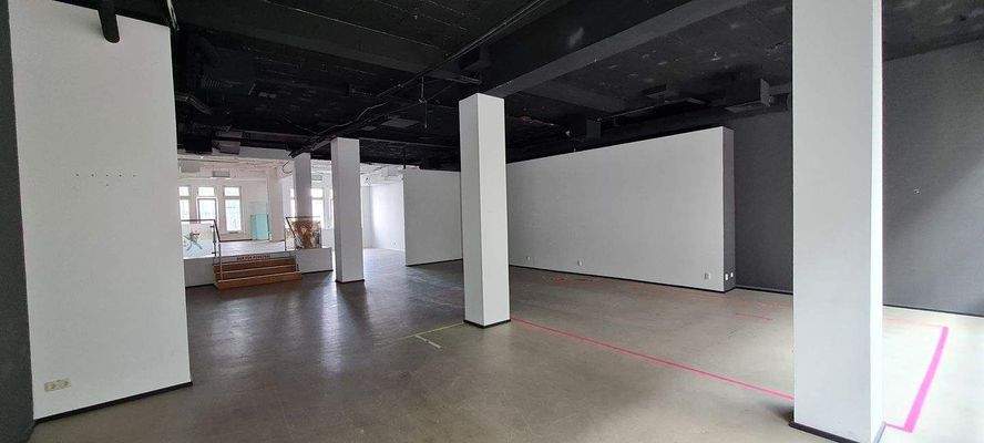 [B] EG rechts ca. 220 m²