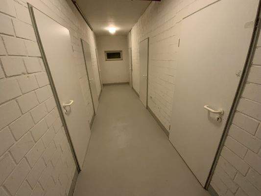 Große und hohe Kellerräume für jede Mietpartei