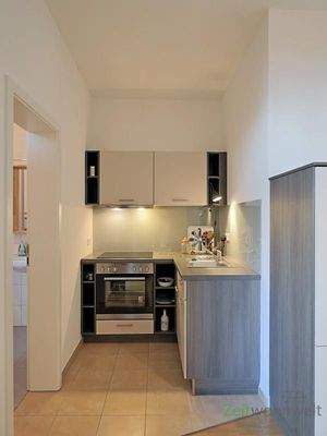 Blick zur Einbauküche