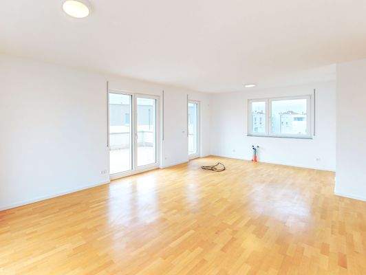 Heller Wohn- und Essbereich