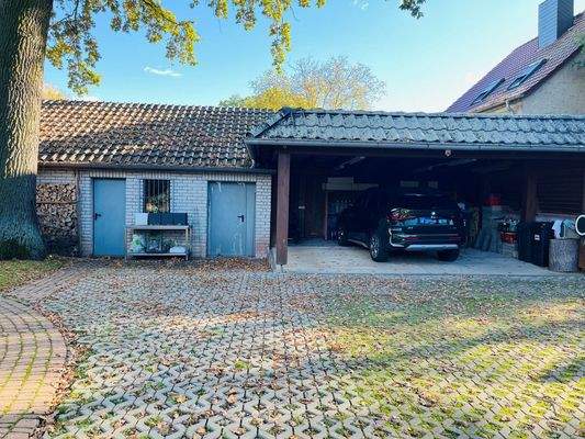 Carport u. Wirtschaftsgebäude.jpg