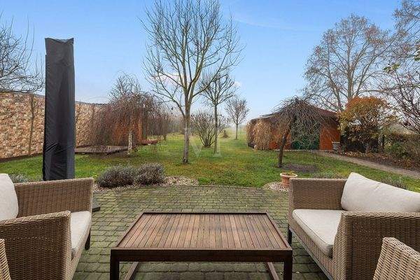 Gartenblick von Terrasse / Herbst-/Winterimpression