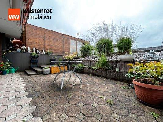 Einliegerwohnung: Terrasse mit Pflanzinseln – ein geschützter Freisitz