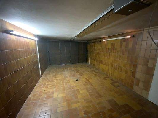 EG Garage mit Zugang ins Haus