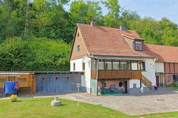 Wohnhaus mit Carport