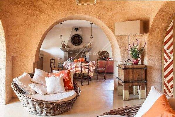 Trulli aus dem 17. Jahrhundert mit Pool