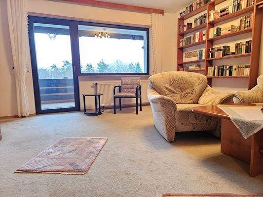 5241 - Wohnzimmer Blick Richtung Balkon