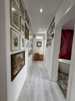 Flur mit Laminatfußboden