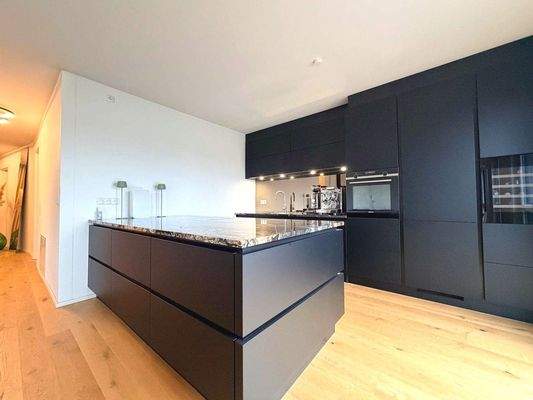 Hochwertige Einbauküche mit allen Geräten