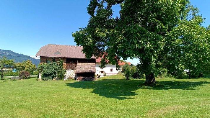 Wohnhaus + Nebengebäude