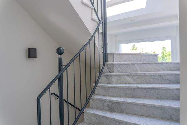 Treppen zur Galerie/ Schlafz.