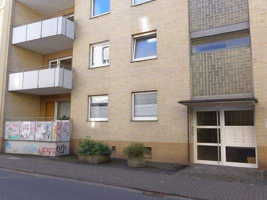 Hauseingang mit Nord-Ost-Balkon