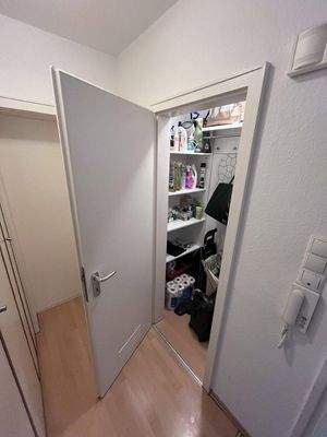 Abstellkammer neben Eingang