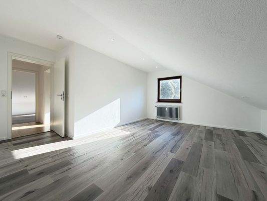 Schlafzimmer 3: Rückzugsort mit Blick ins Grüne für entspannte Abende