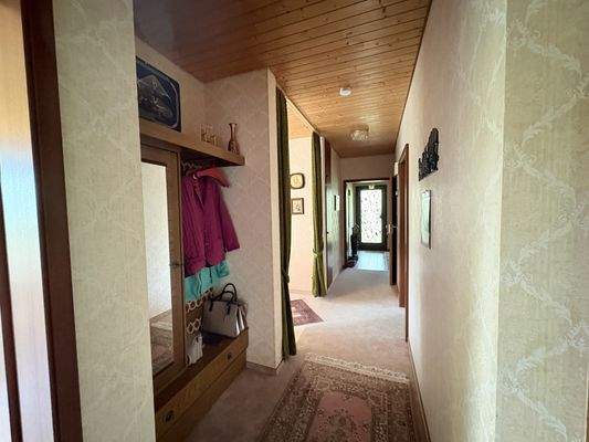 Flur und Garderobe EG