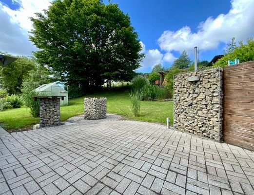 Terrasse mit teil des Gartens