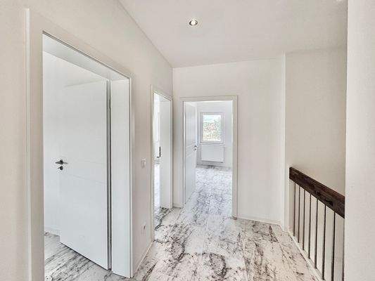 OG: Flur - Blick in die Räume