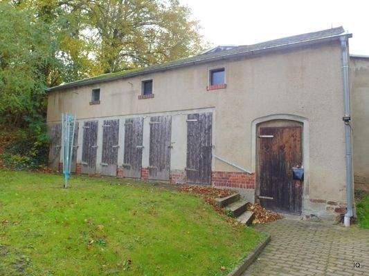 Hof mit Schuppenabteilen