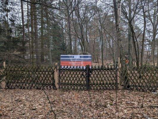 Blick auf Grundstück