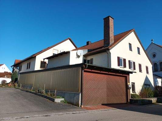 Altbau mit Doppelgarage