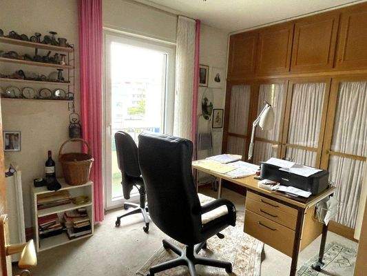 VH 1, 1. OG: Arbeitszimmer m. Balkonausgang
