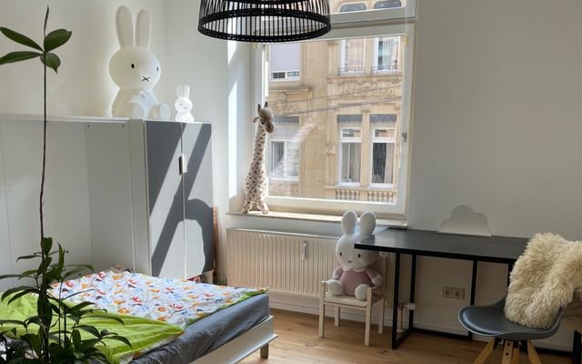 Büro oder Kinderzimmer mit Schrankbett