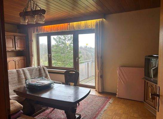 2 Wohnzimmer mit Balkonzugang.jpg