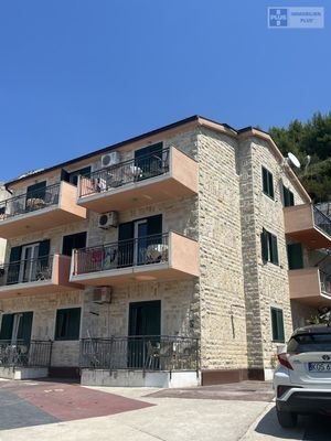 omis-zgrada-sa-9-stanova-drugi-red-do-mora_1