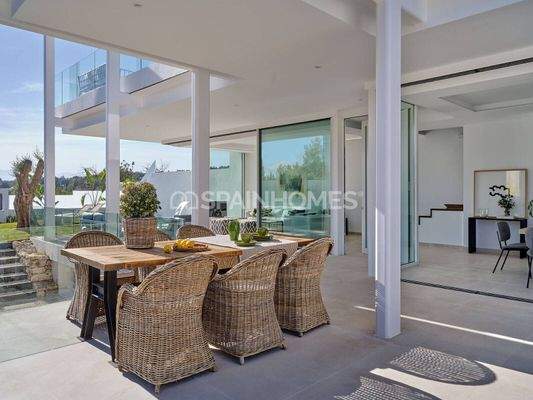 Quality Villas with Sea Views in Marbella's Prime Location