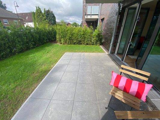 Terrasse mit Gartenblick