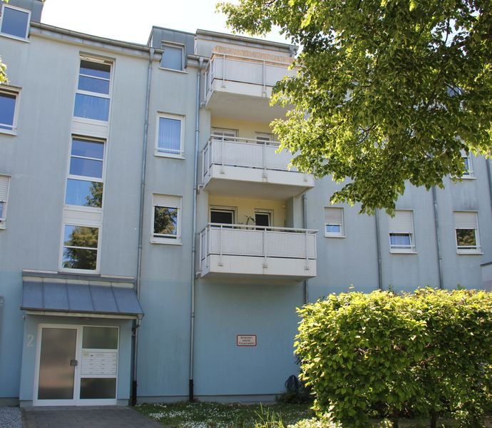 Stilvolle, modernisierte 2-Zimmer-Wohnung mit Balkon, EBK, Garage, Fahrstuhl in Mannheim/Seckenheim