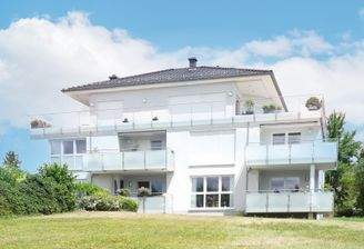 Südseite mit Balkon links (1.OG)