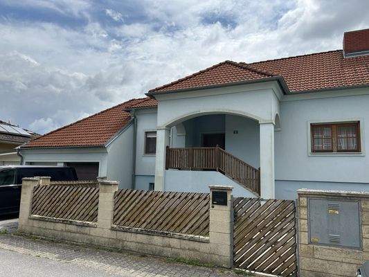 Haus mit Doppelgarage