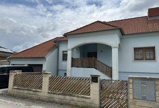 Haus mit Doppelgarage