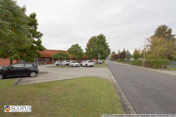 Straße zum Gewerbeeinheit