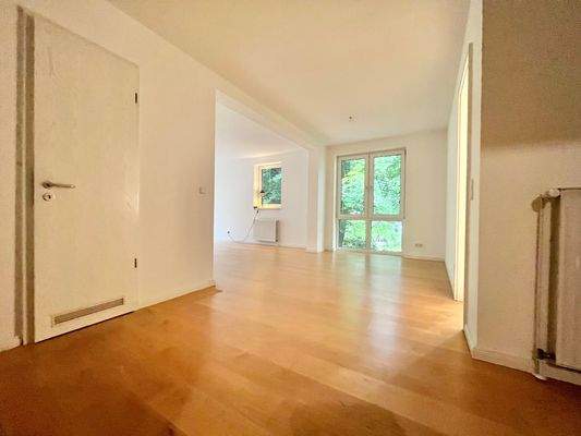 Flur und Essplatz - alles offen und großzügig