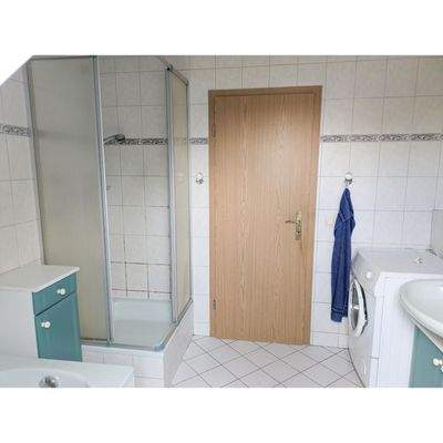 Badezimmer - Dusche und Wanne