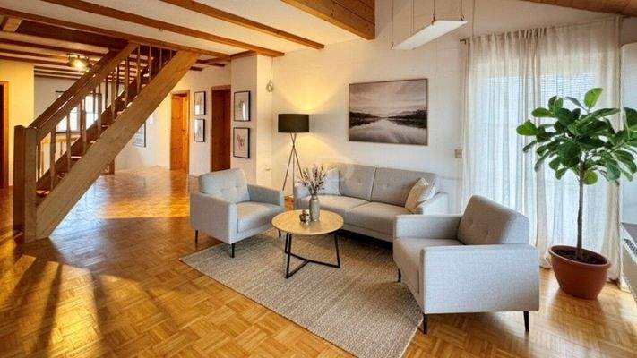 Diele mit offenem Wohnbereich im Obergeschoss 