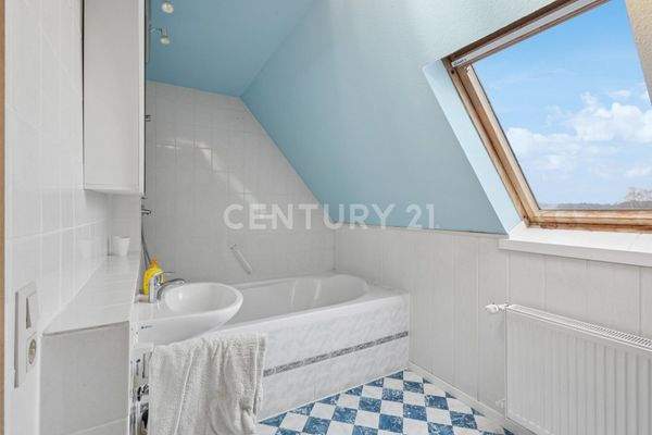 Wannenbad Wohnbereich 2 DG