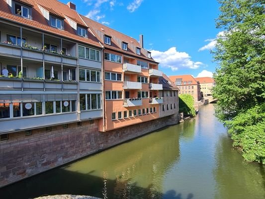 2 Balkone direkt über der Pegnitz