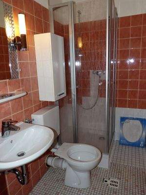 Badezimmer mit Dusche