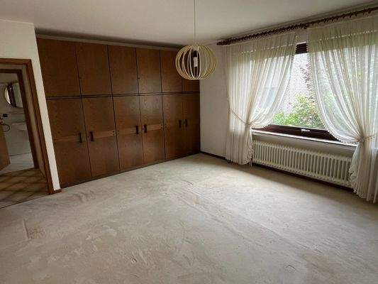 Schlafzimmer mit Einbauschrank