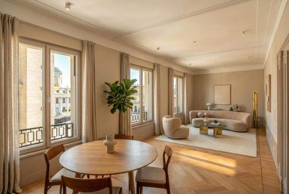 Offener Wohn- und Essbereich (Digitales Staging)